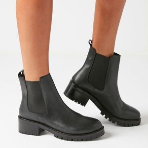 URBAN BLACK BOOTIES